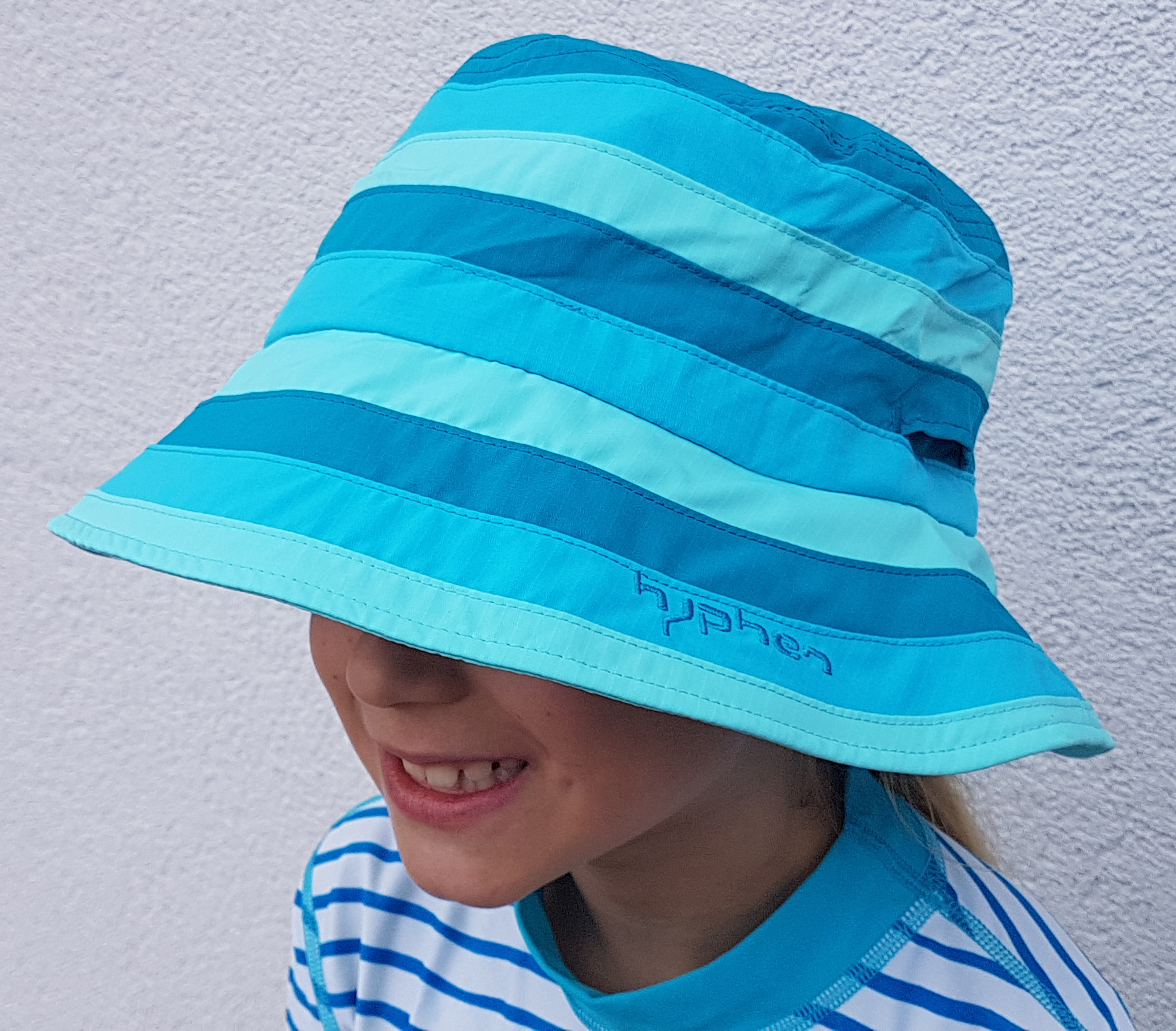 UV  Sonnenhut stripes azur` für Kinder  mit UPF 80 Grösse 46-48 von hyphen